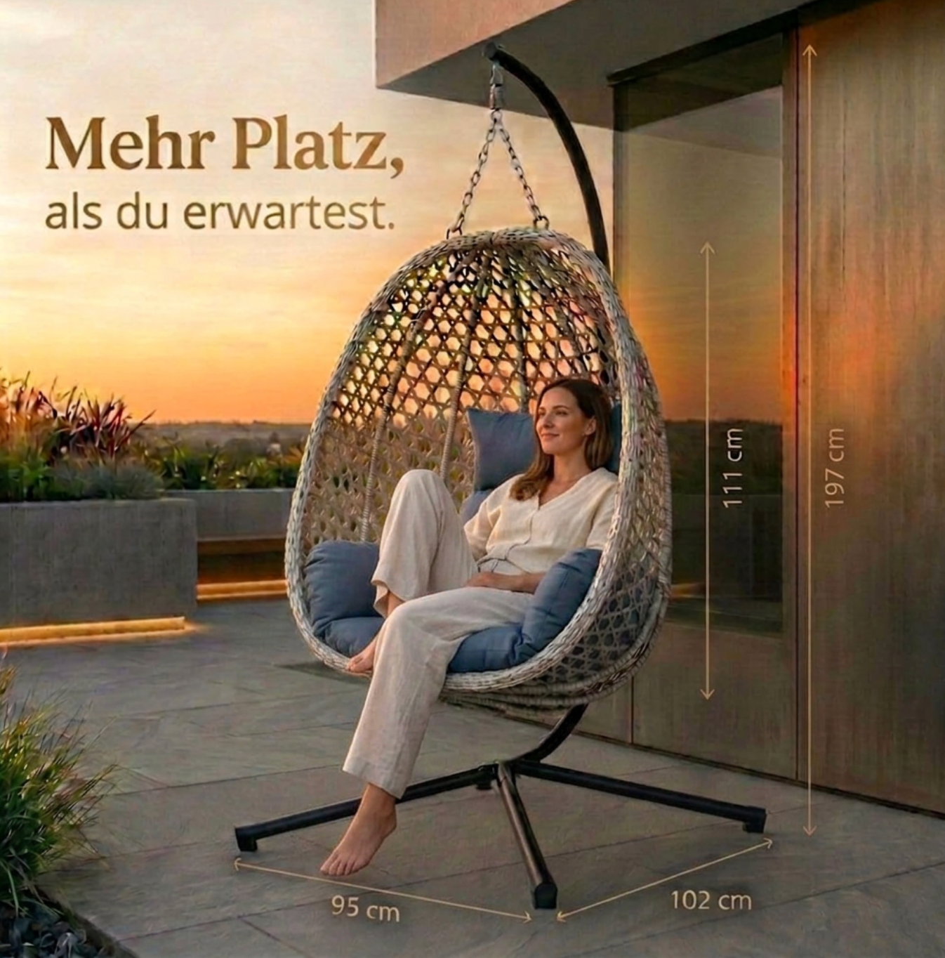 EaseAir Hängesessel in Outdoor-Szene mit Frau als Größenreferenz und eingezeichneten Maßen